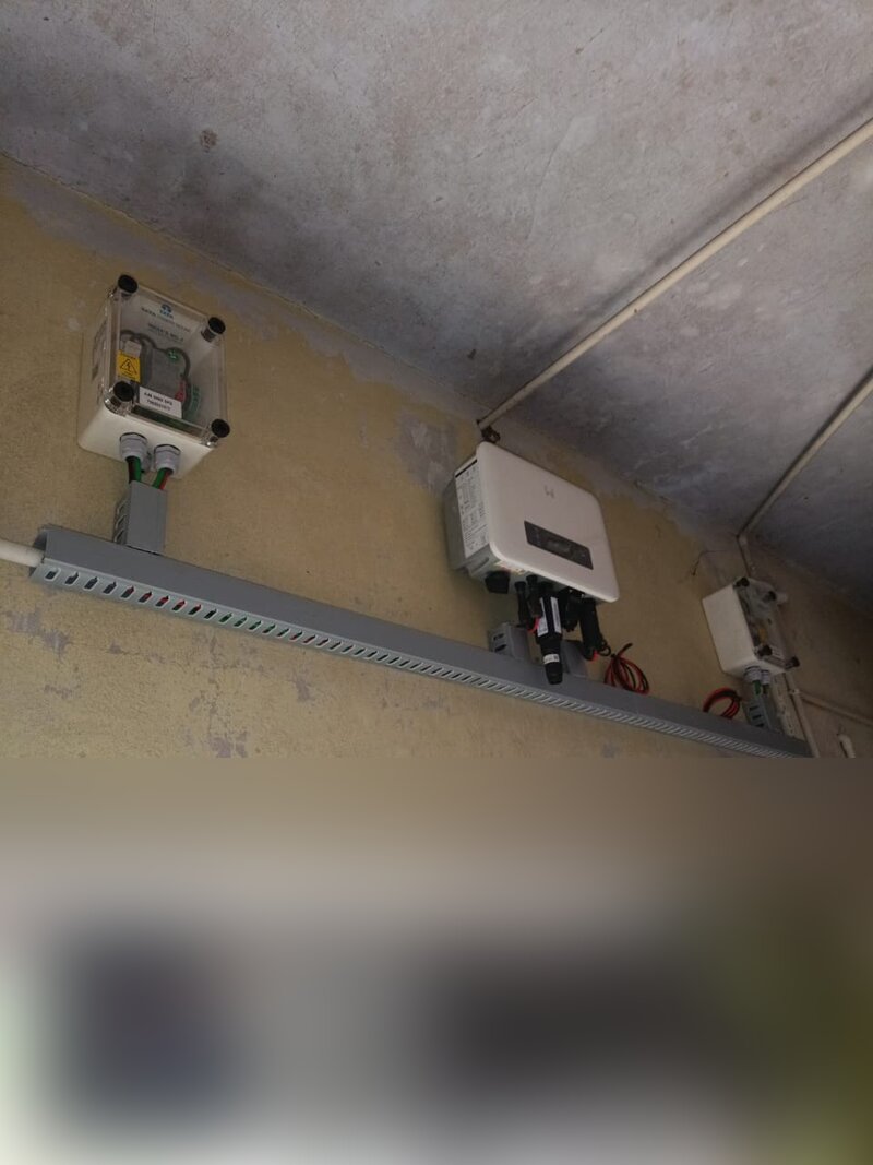 Solar inverter and electrical equipment
