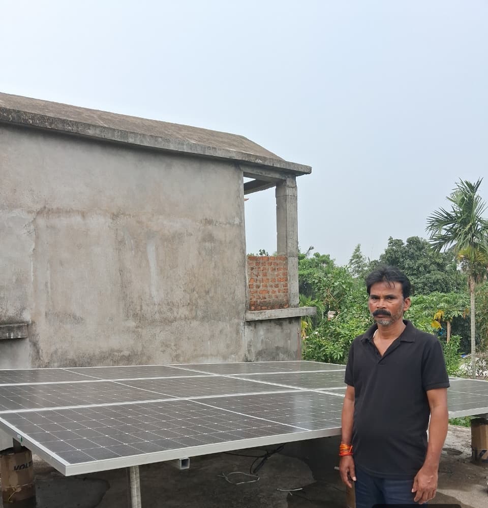 Rooftop solar panel installation with client at Khurusiapat, Odisha