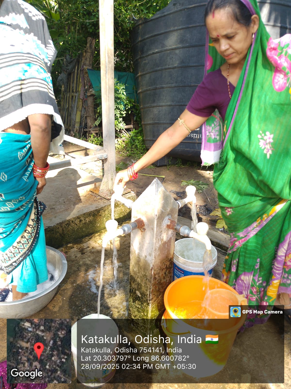 Women using RWSS solar water pump at Katakulla, Jagatsinghpur, Odisha